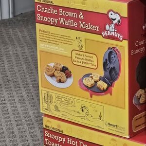 Peanuts Red and Yellow Waffle Maker